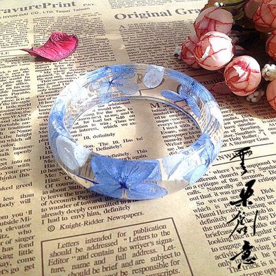 凝固的晴空 天藍色永生花白花瓣樹脂滴膠手工手鐲